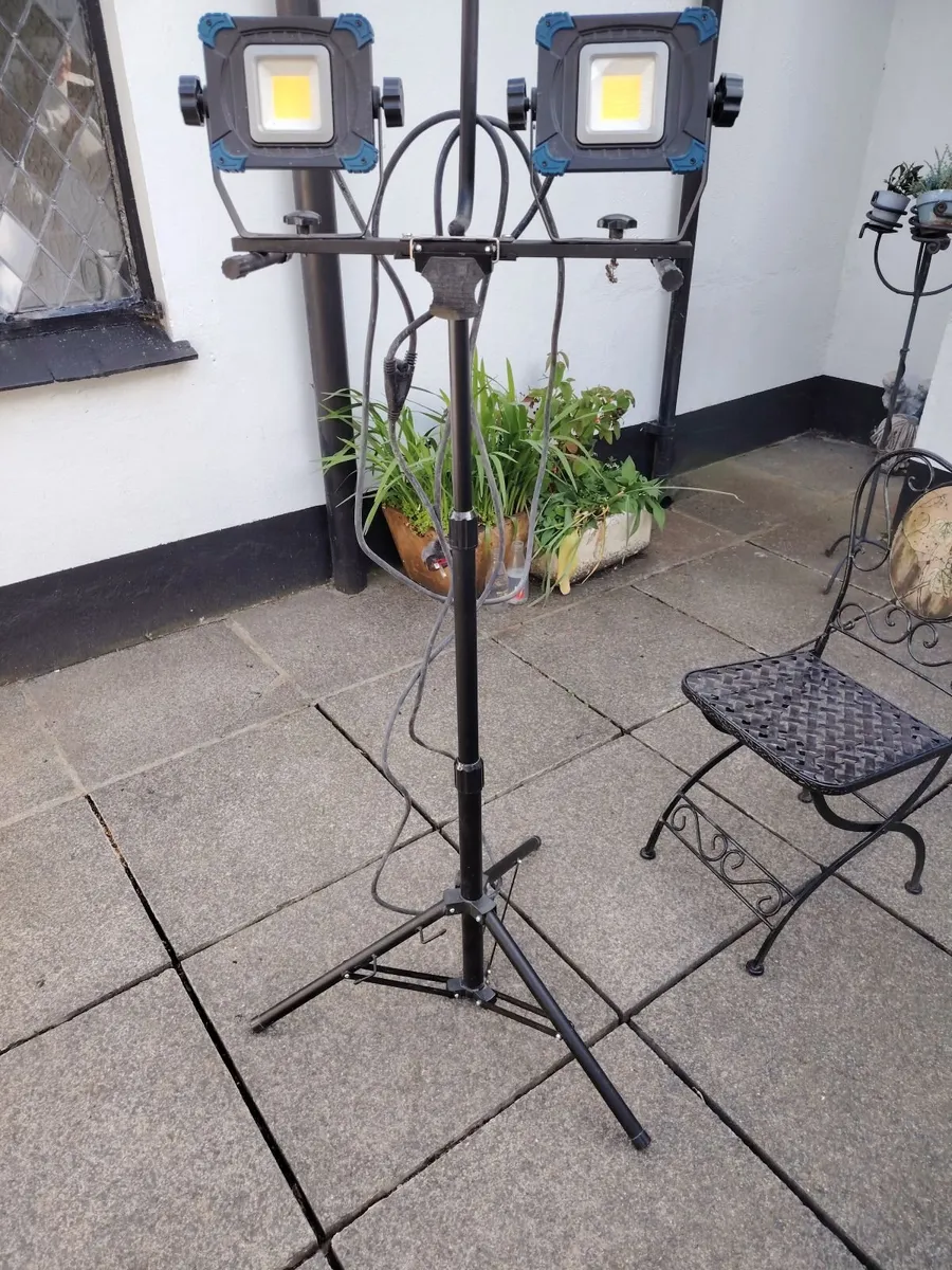 Twin work lights on tripod stand. (Led lights) - Image 2