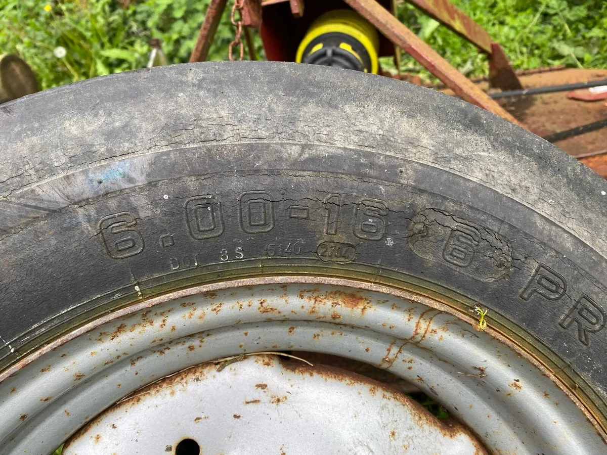 Massey 135 /Ford 2000/3000 front wheels - Image 2