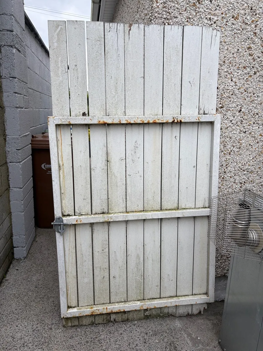 Free - Side Gate - Image 2