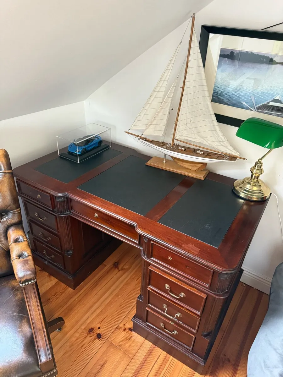 Partners desk