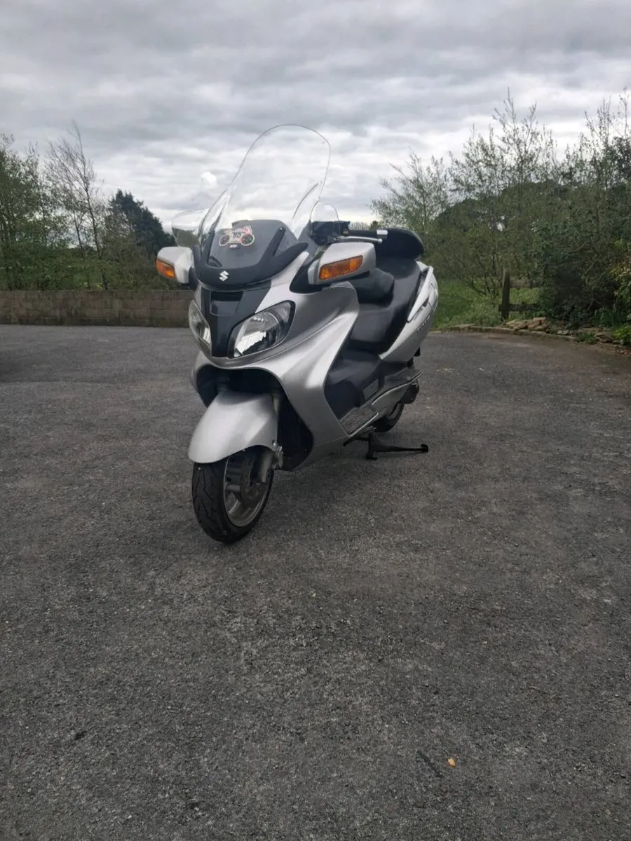 Suzuki Burgman 650 - Image 1