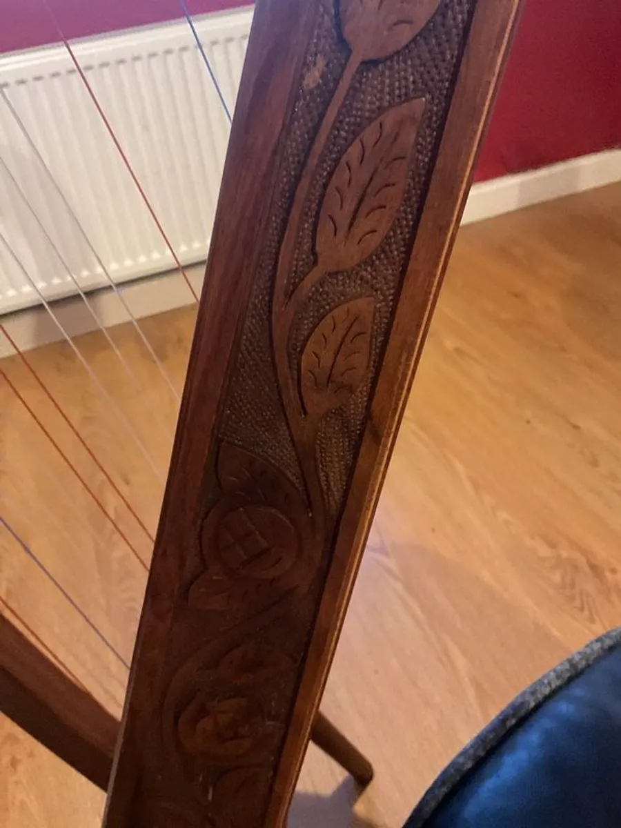 McHugh 22 string full levered harp with its own padded case - Image 4