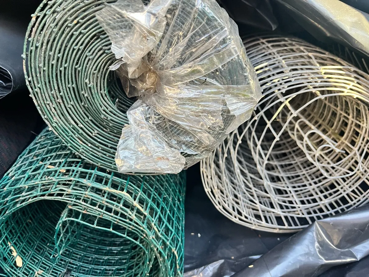 Three rolls of wire mesh - Image 2