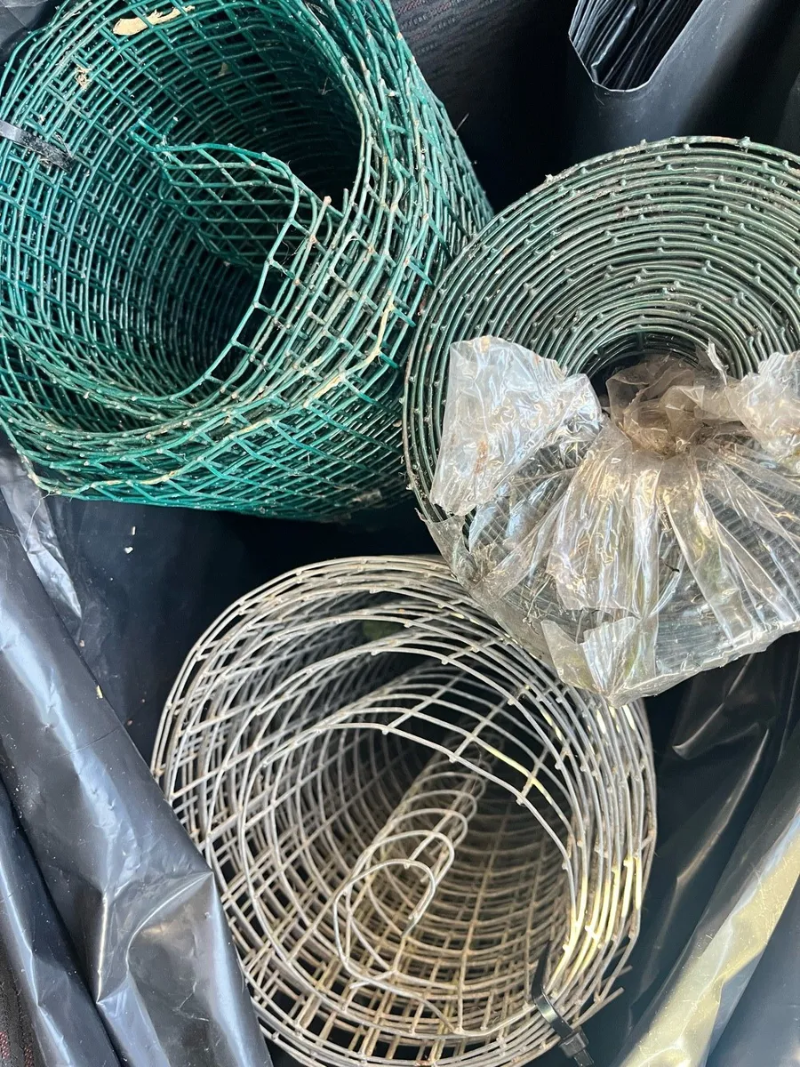 Three rolls of wire mesh - Image 3