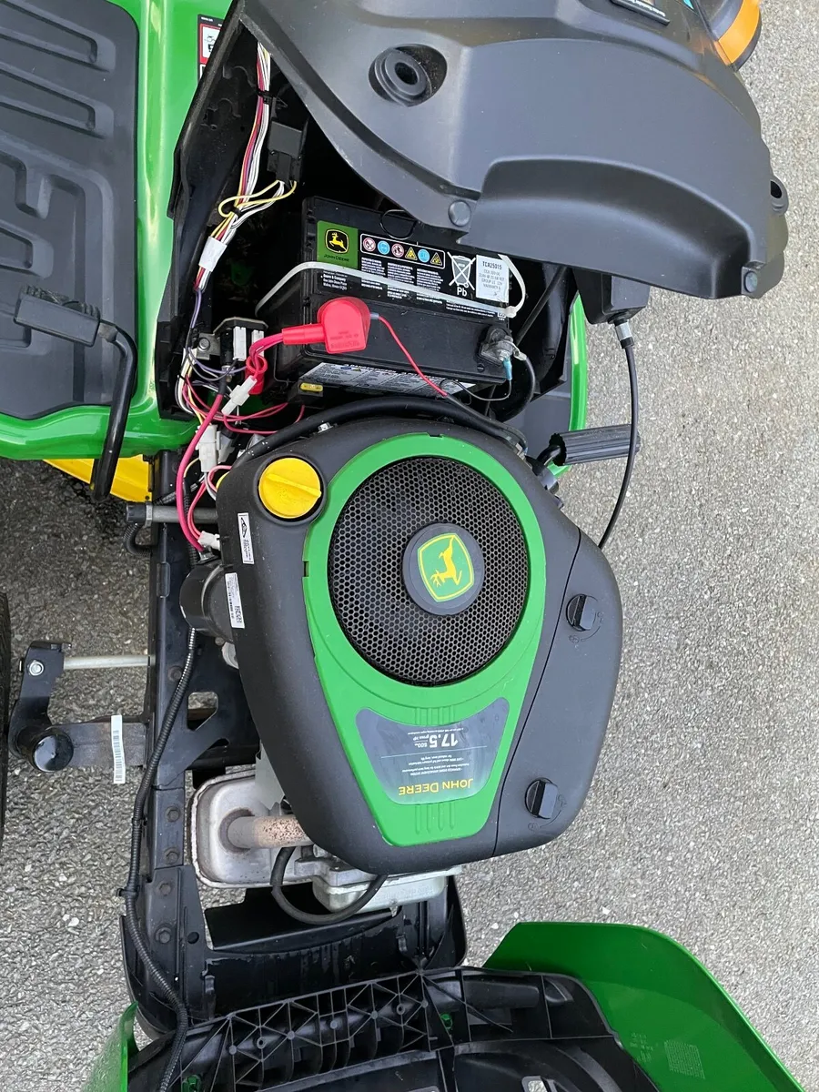 John Deere E100 Ride on Mower - Image 4