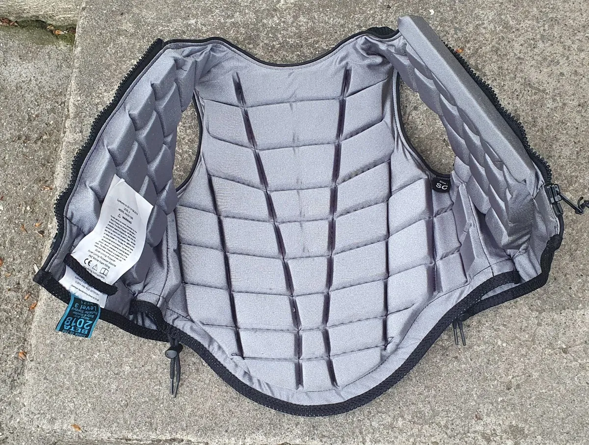 Child's back protector - Image 2