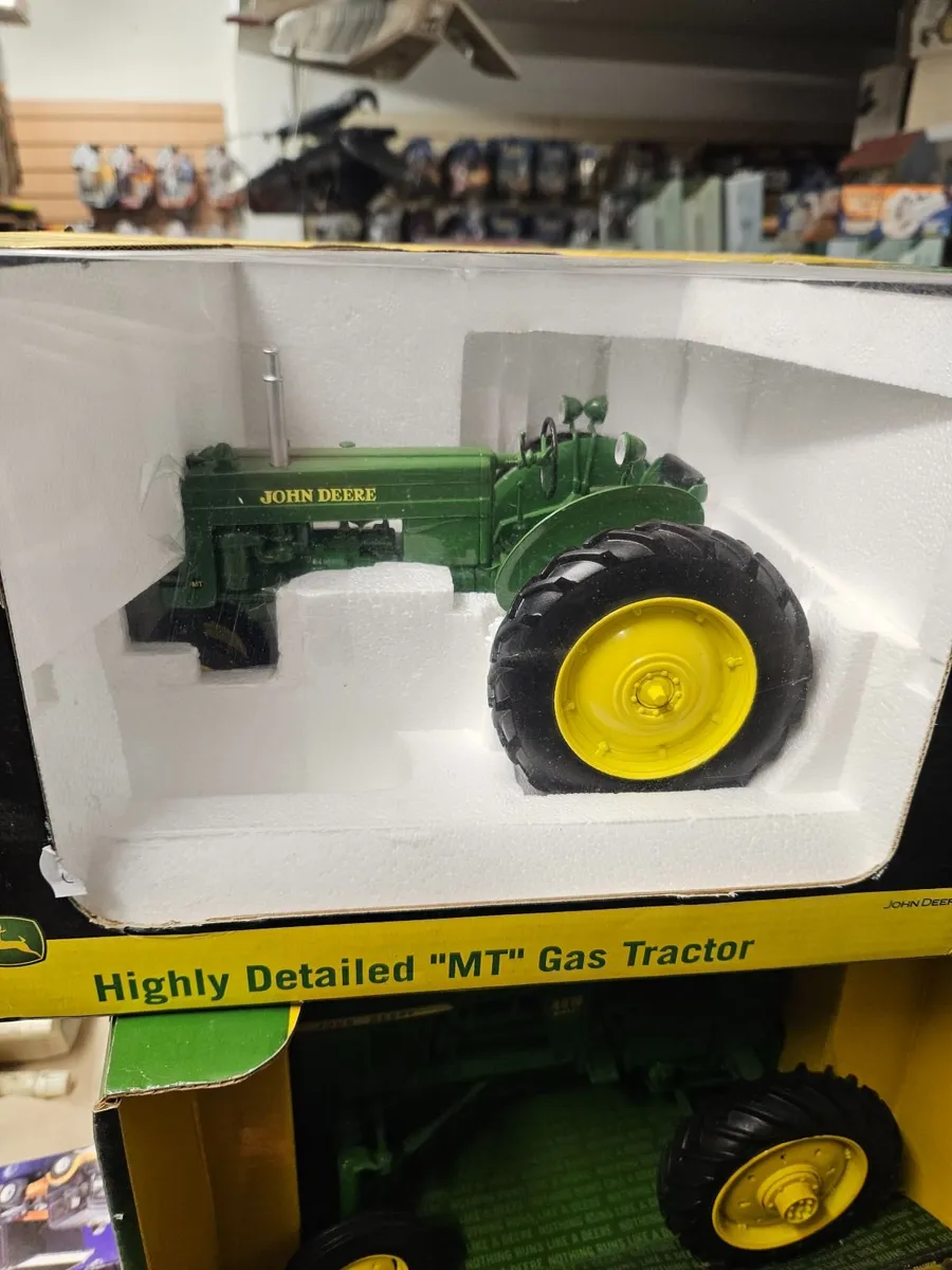 Britain's ERTL John Deere Tractor 1.16 - Image 1