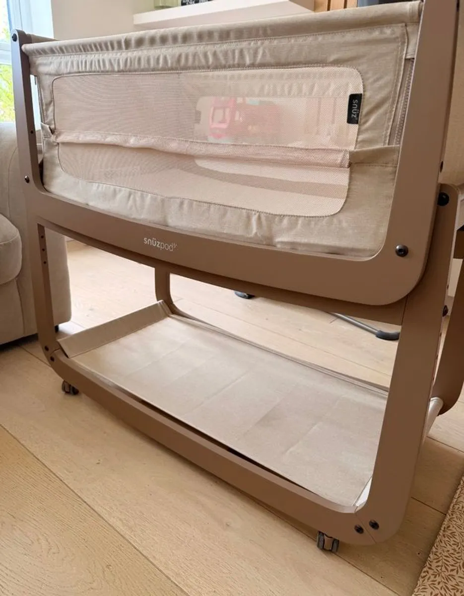 Snuzpod 5 Bedside Crib - Image 1