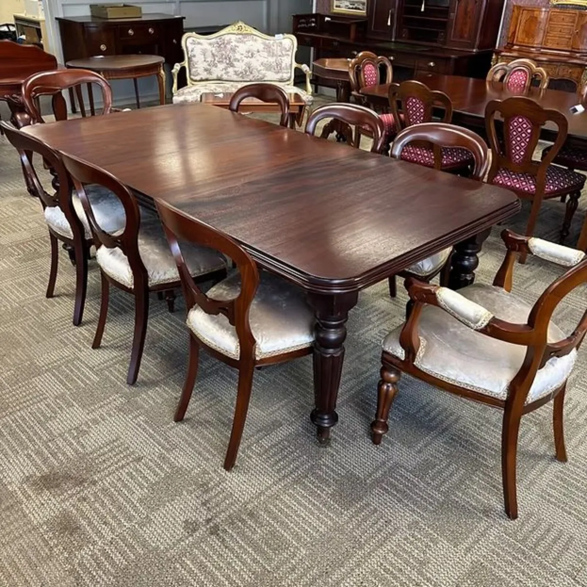 Beautiful mahogany d-end extendable dining table