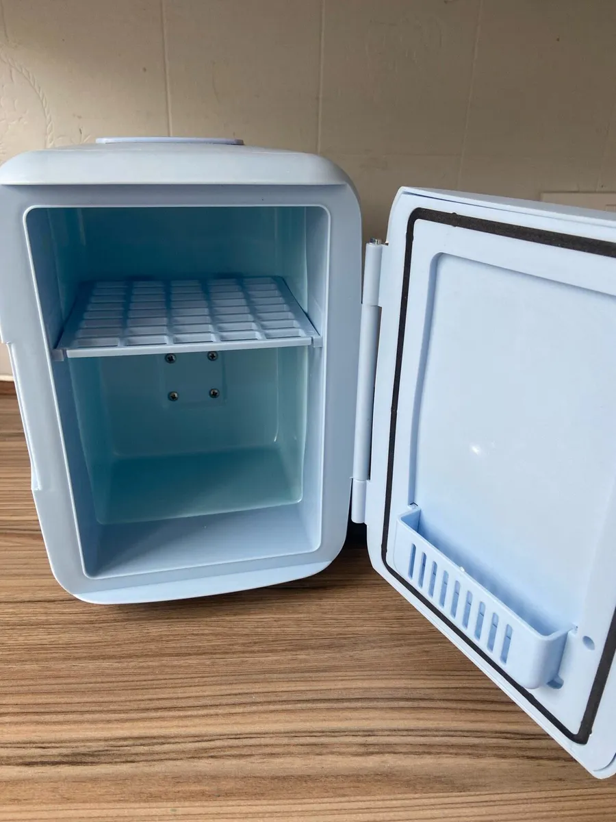 Mini Fridge - Image 4