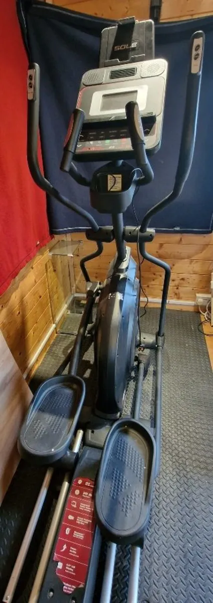 Sole e25 Eliptical Cross Trainer - Image 2