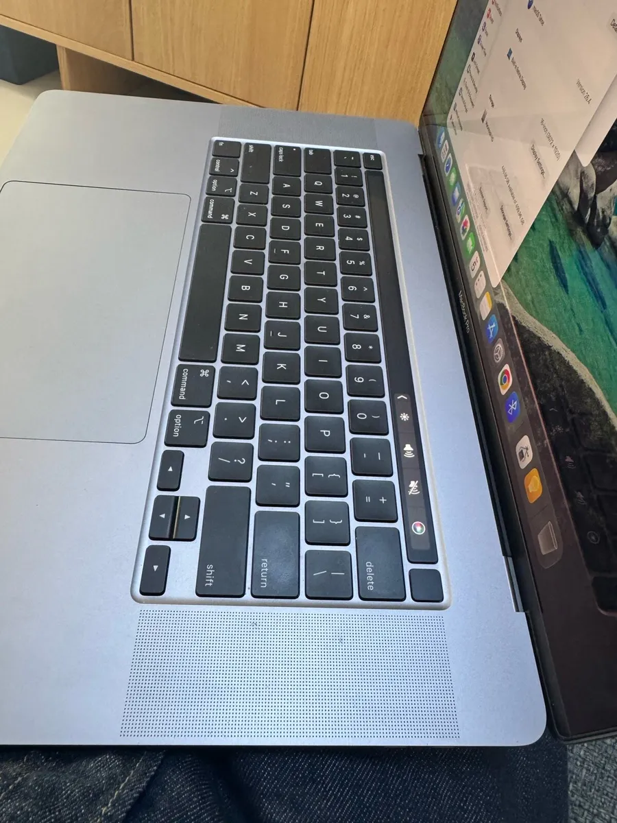 MacBook Pro 16” 2019 - Image 3