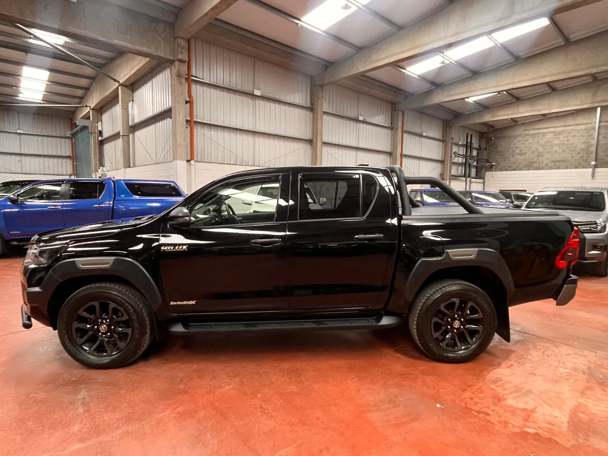 2025 Toyota Hilux  InvincibleX 2.8 Auto - Image 3