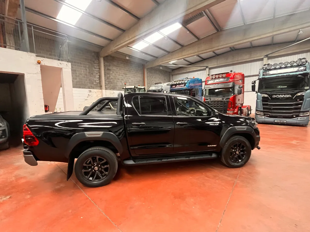 2025 Toyota Hilux  InvincibleX 2.8 Auto - Image 4