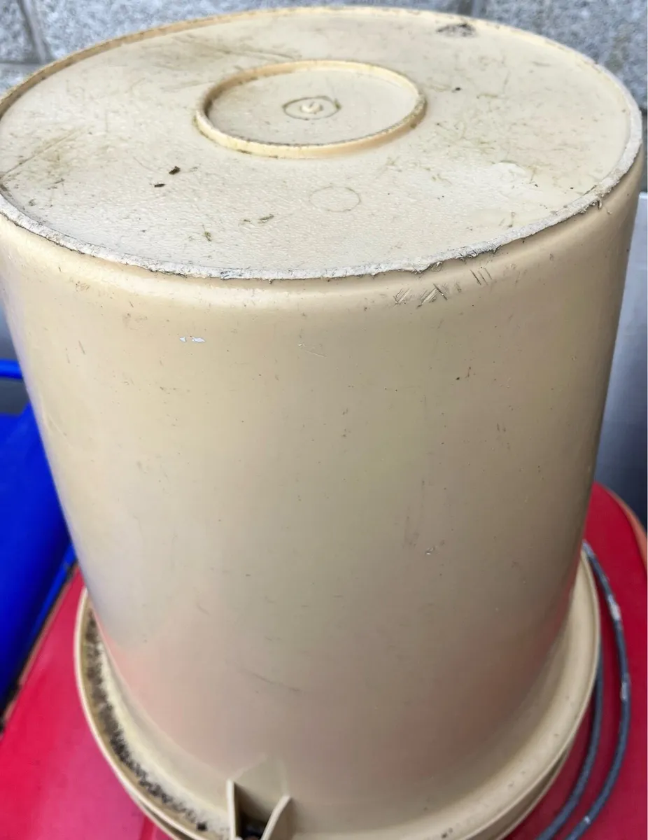 Two big buckets - Image 4