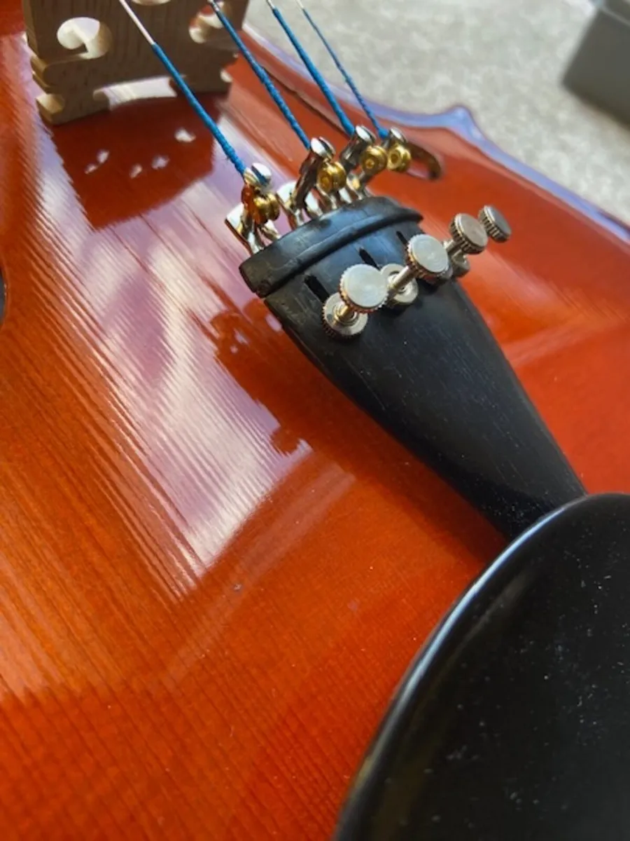 Violin full size with new case and strings 4/4 - Image 1