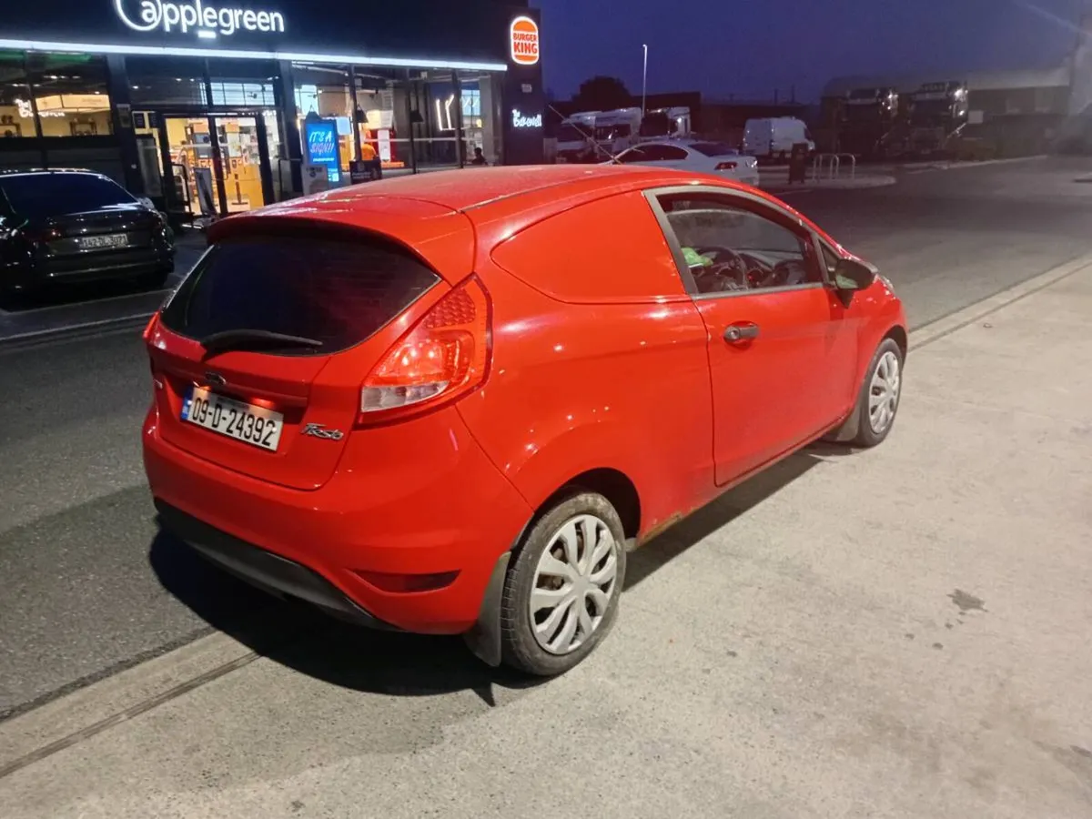2009 ford fiesta van 1.4 diesel - Image 4