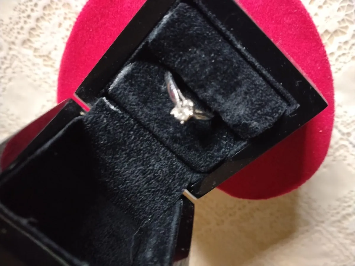 Engagement ring - Image 3