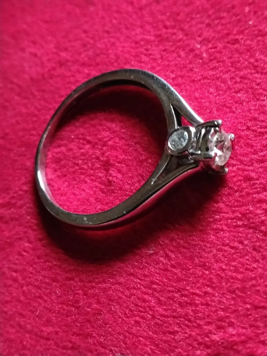 Engagement ring - Image 1