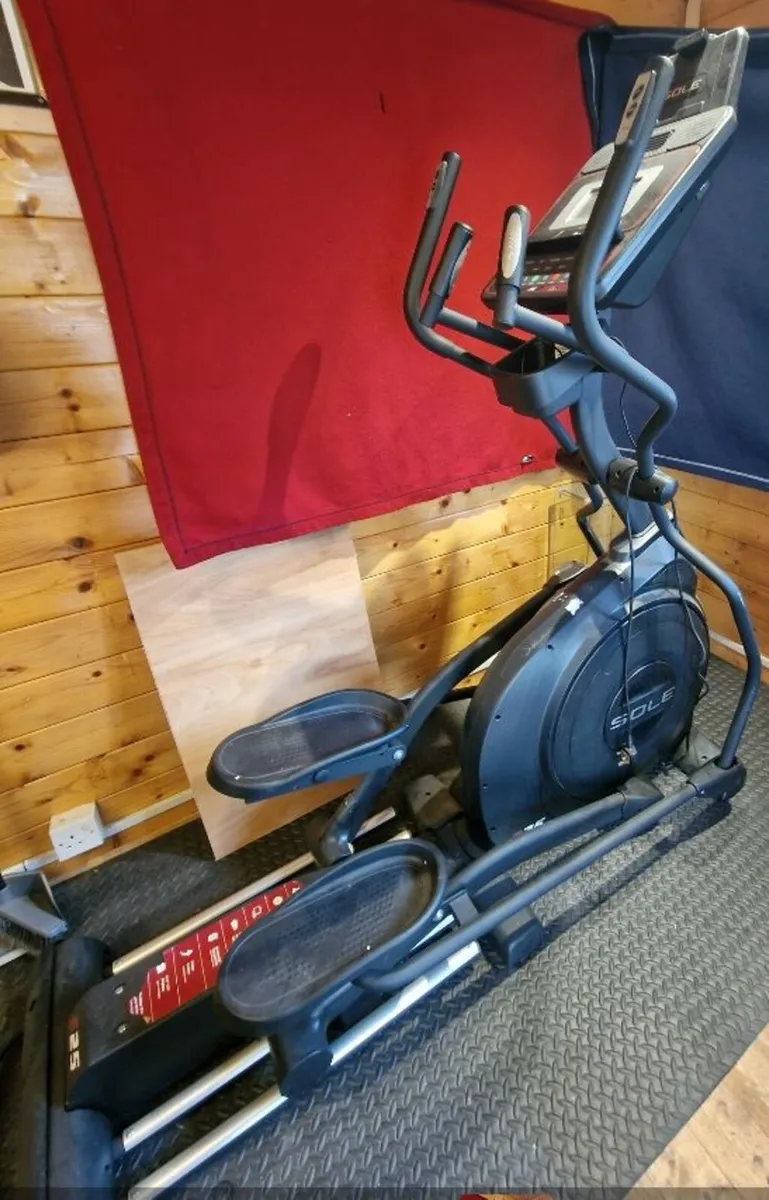 Sole e25 Eliptical Cross Trainer - Image 1