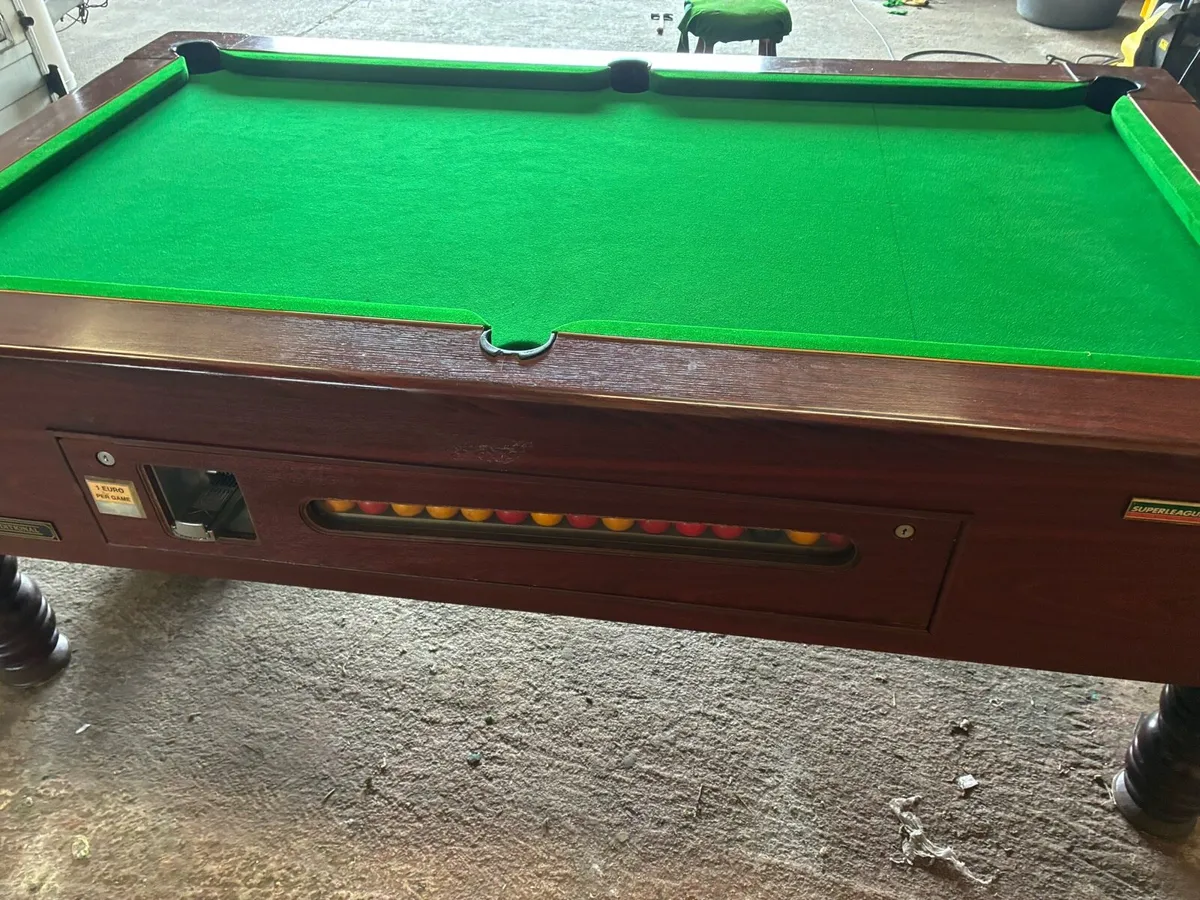 Pool table - Image 1
