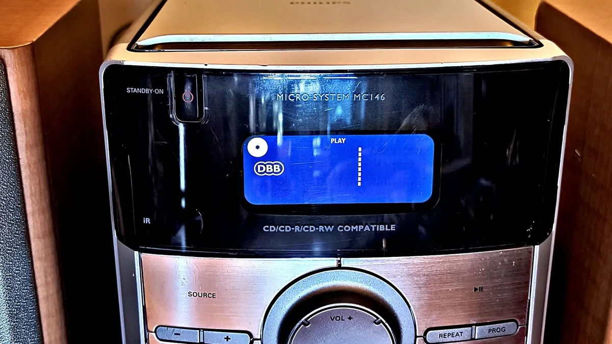 Amplifier, CD player, radio DAB tuner AUX - Image 3