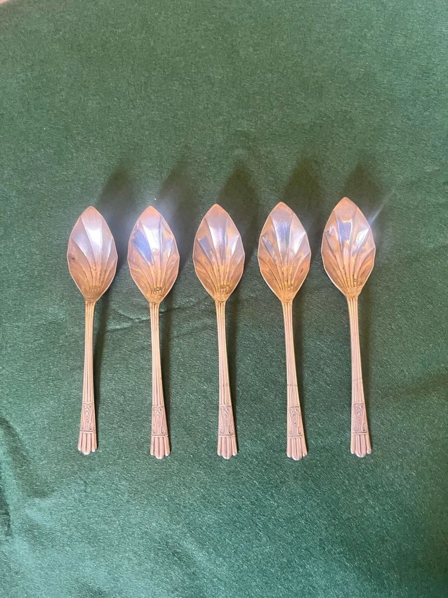 Art Deco Yeoman Plate Dessert Spoons - Image 1