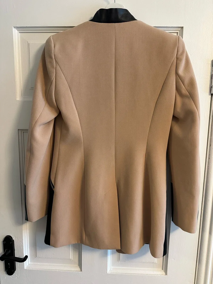 River Island Structured Blazer Size 8 Never Worn - Image 2
