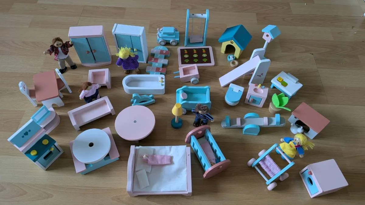 LittleTown dolls house - Image 2