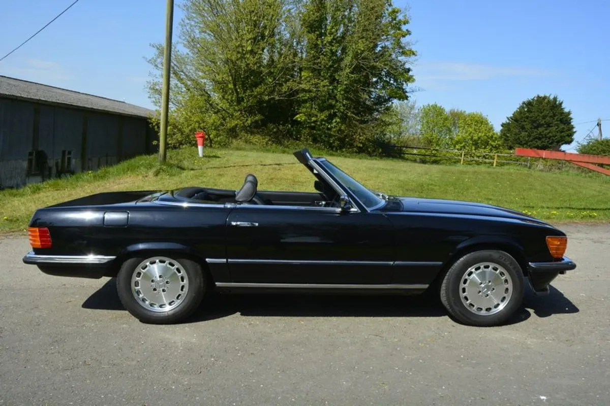 Mercedes 350SL R107 - Image 3