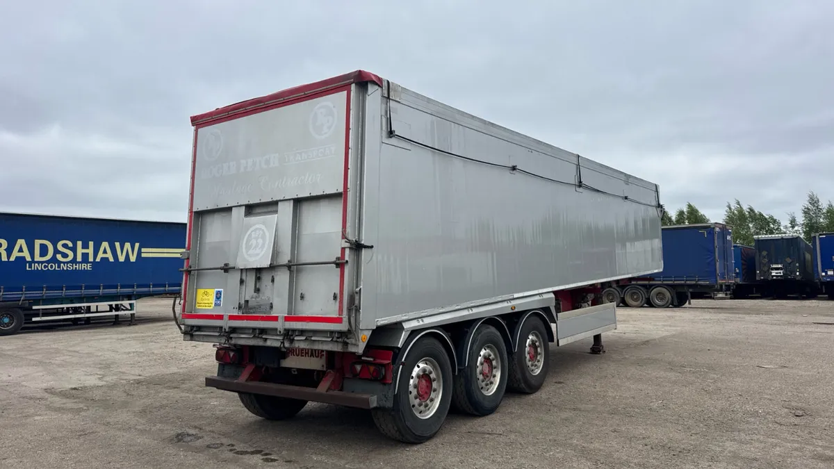 2018 Fruehauf tipping trailer Rear lift SAF Axles - Image 1
