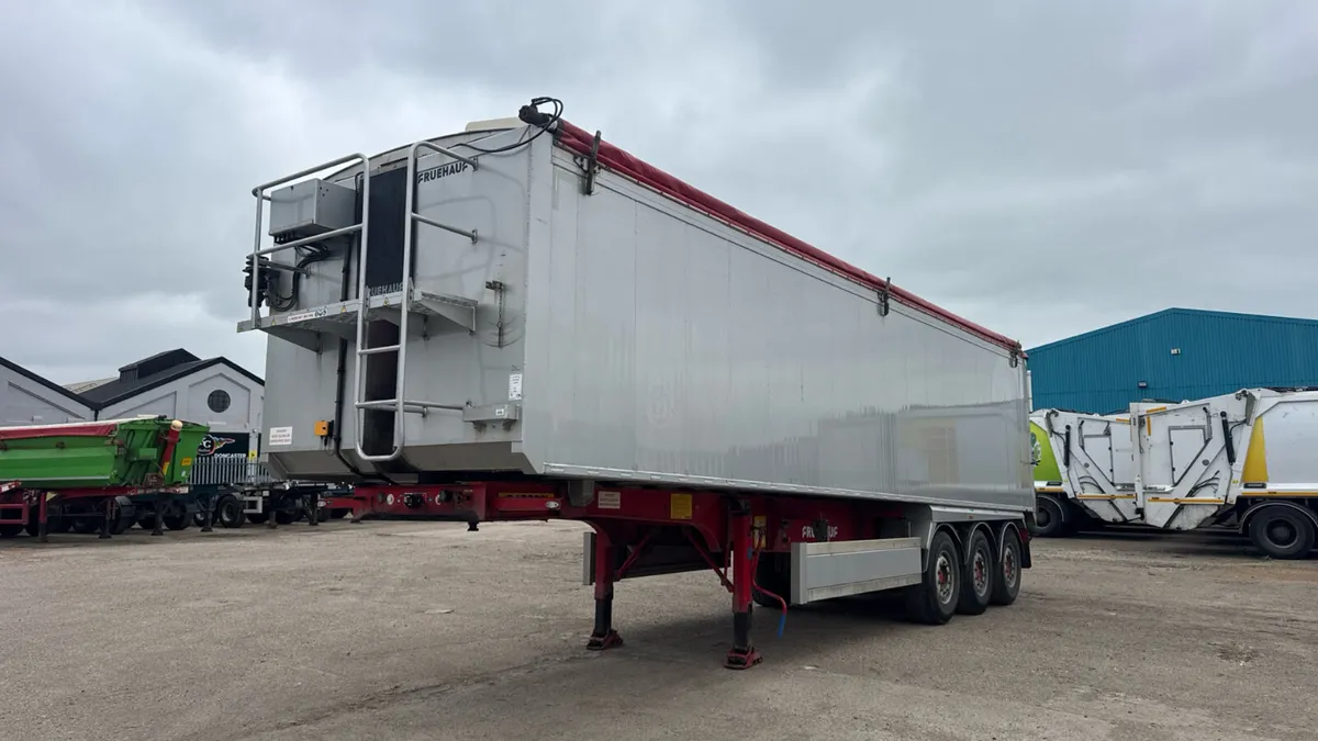 2018 Fruehauf tipping trailer Rear lift SAF Axles - Image 2