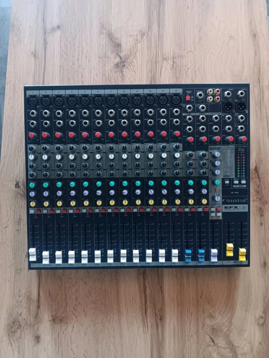 Dj Mixer/DJ Booth - Image 4