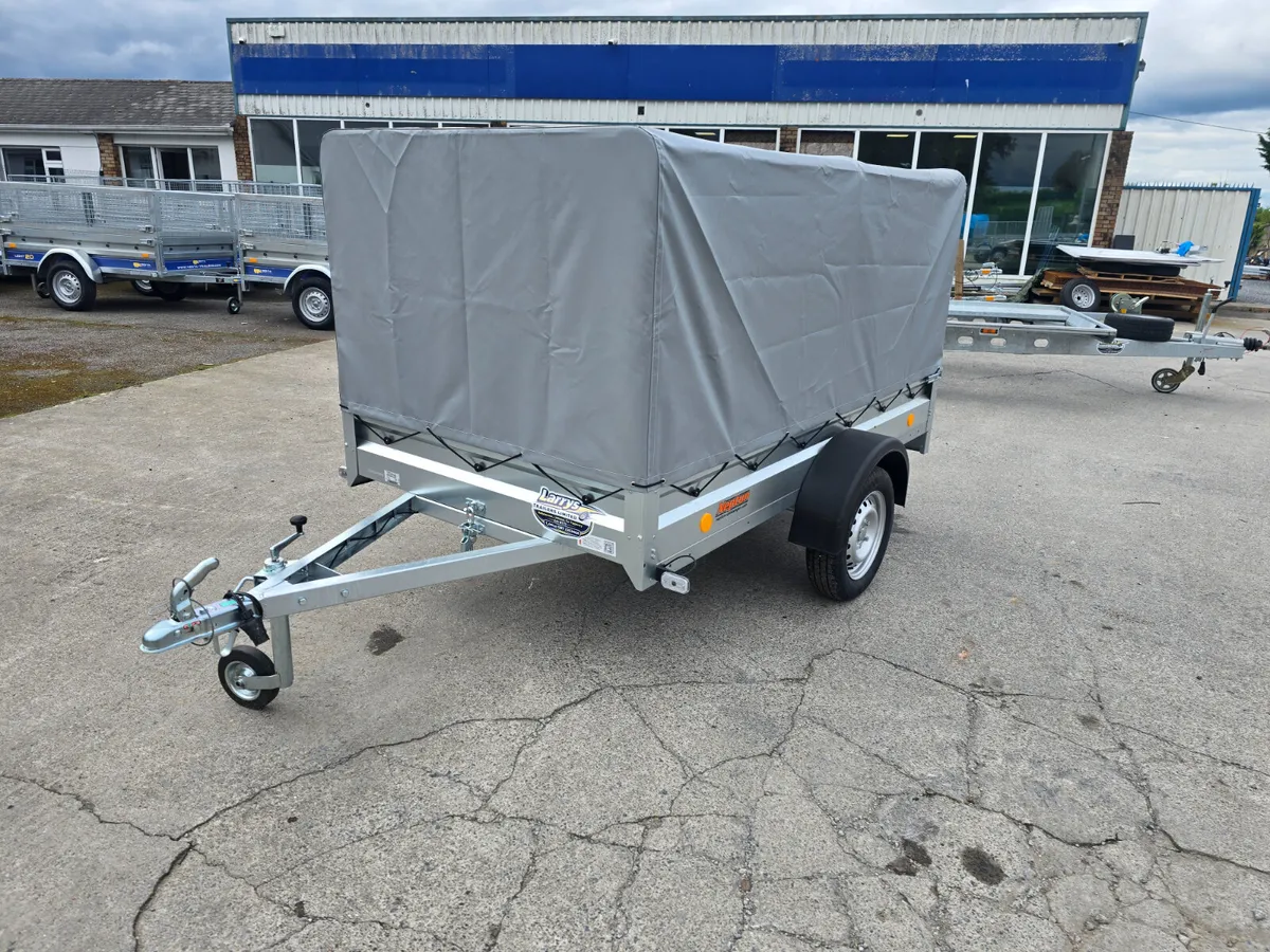 Trailer with cover - Image 1