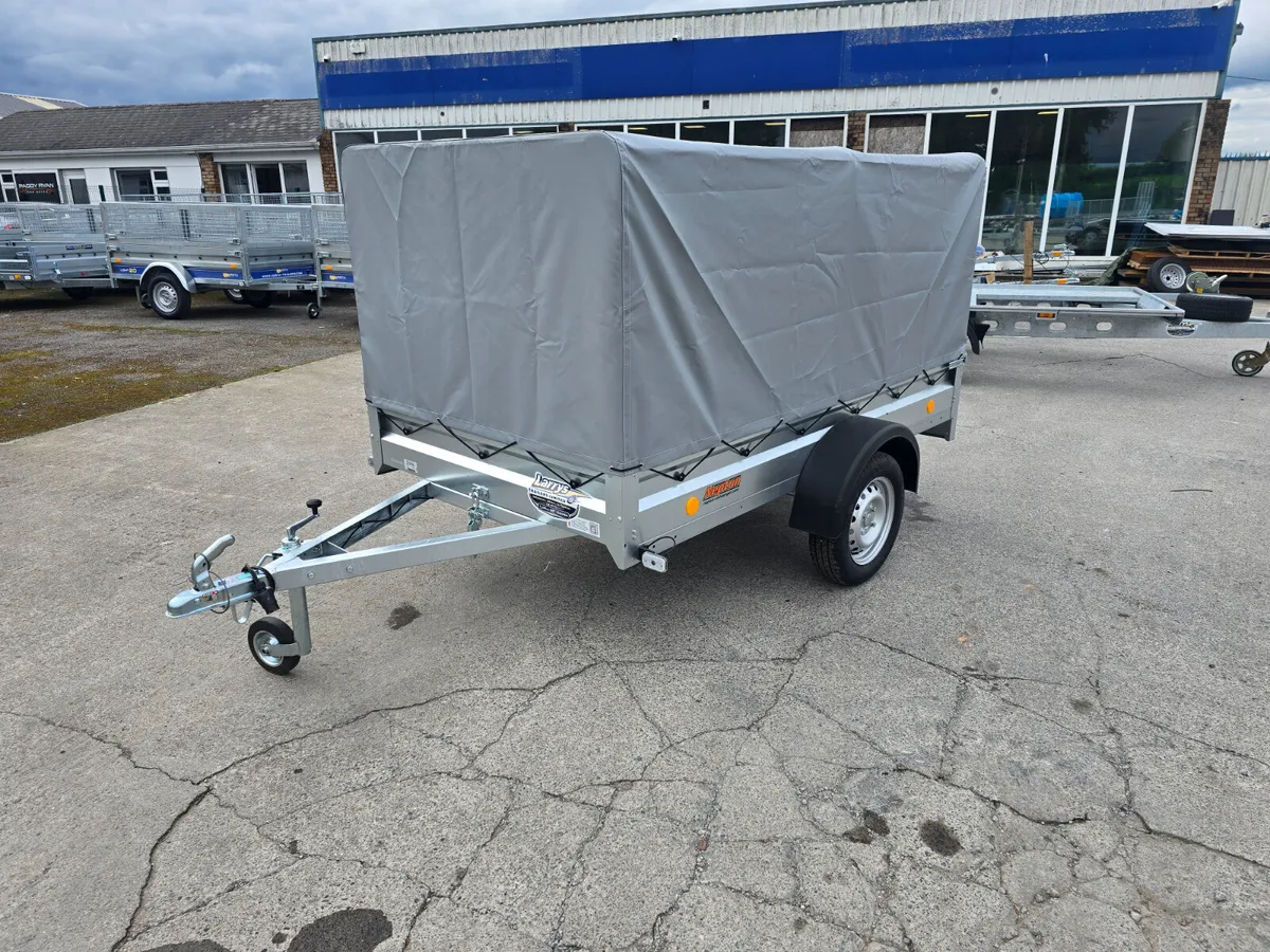 Trailer with cover - Image 2