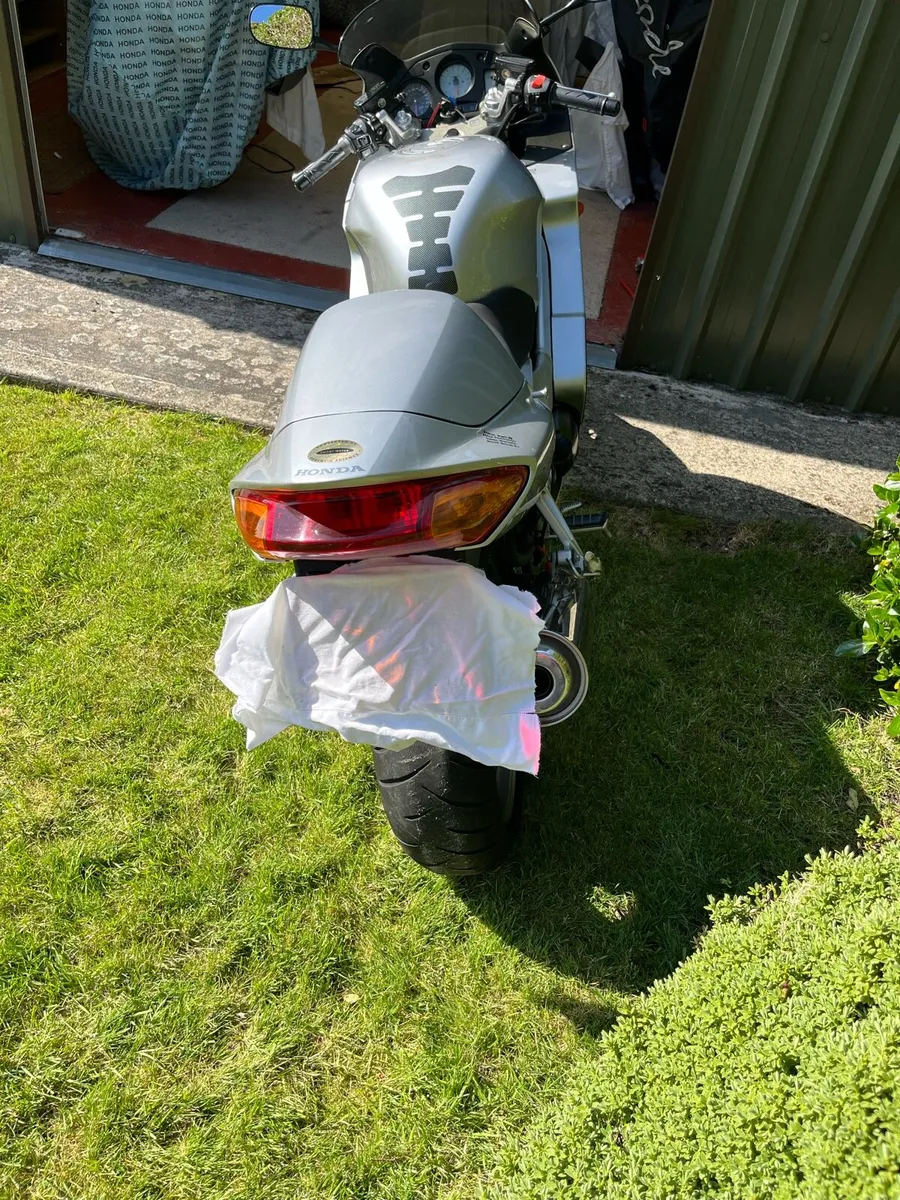 Honda VFR800Fi - Image 4