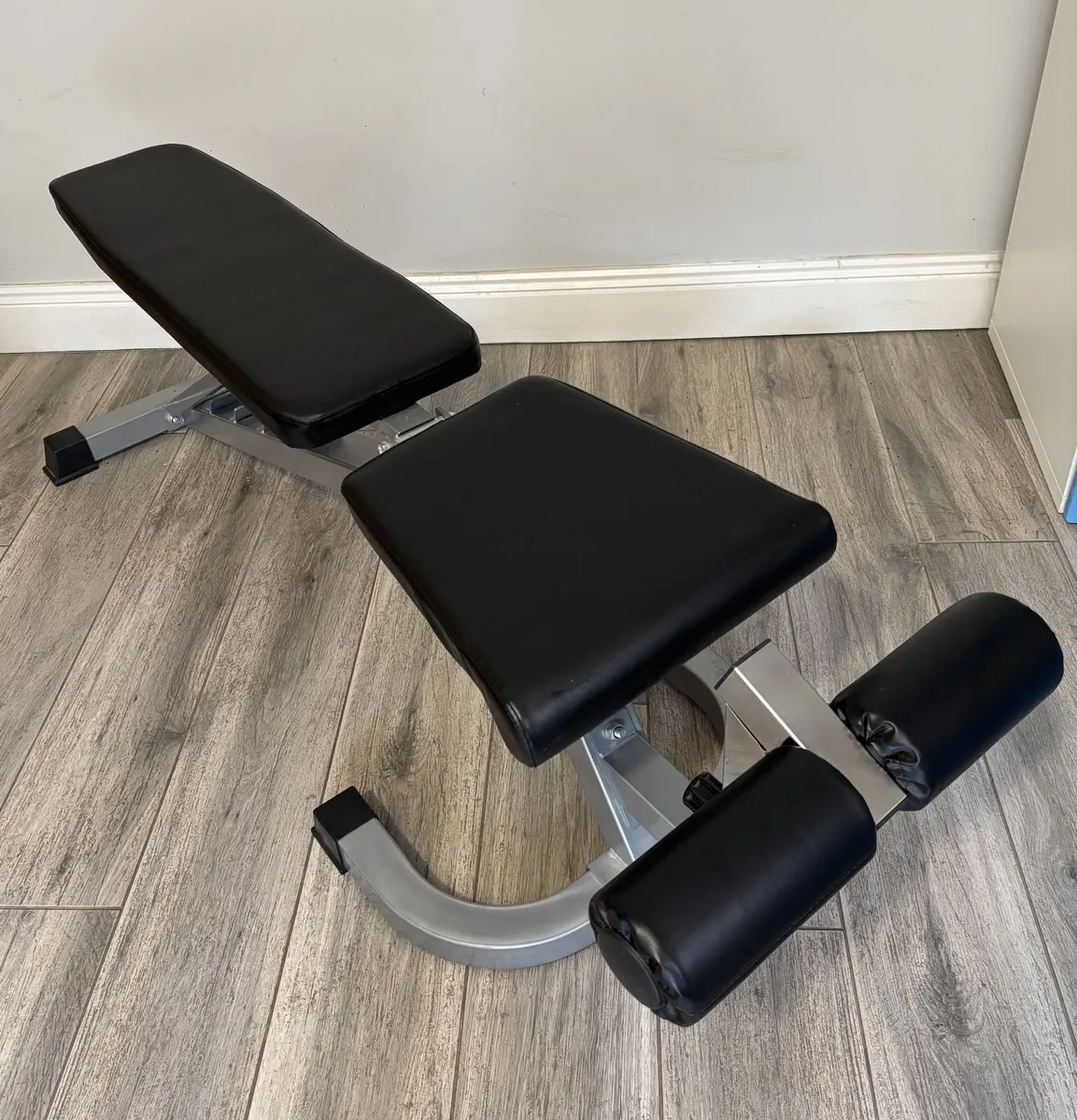 Adjustable Weight Bench – Great Condition - Image 2