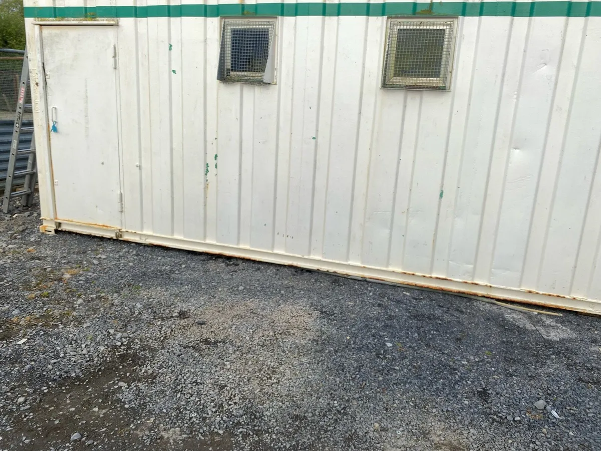 Toilet block - Image 1