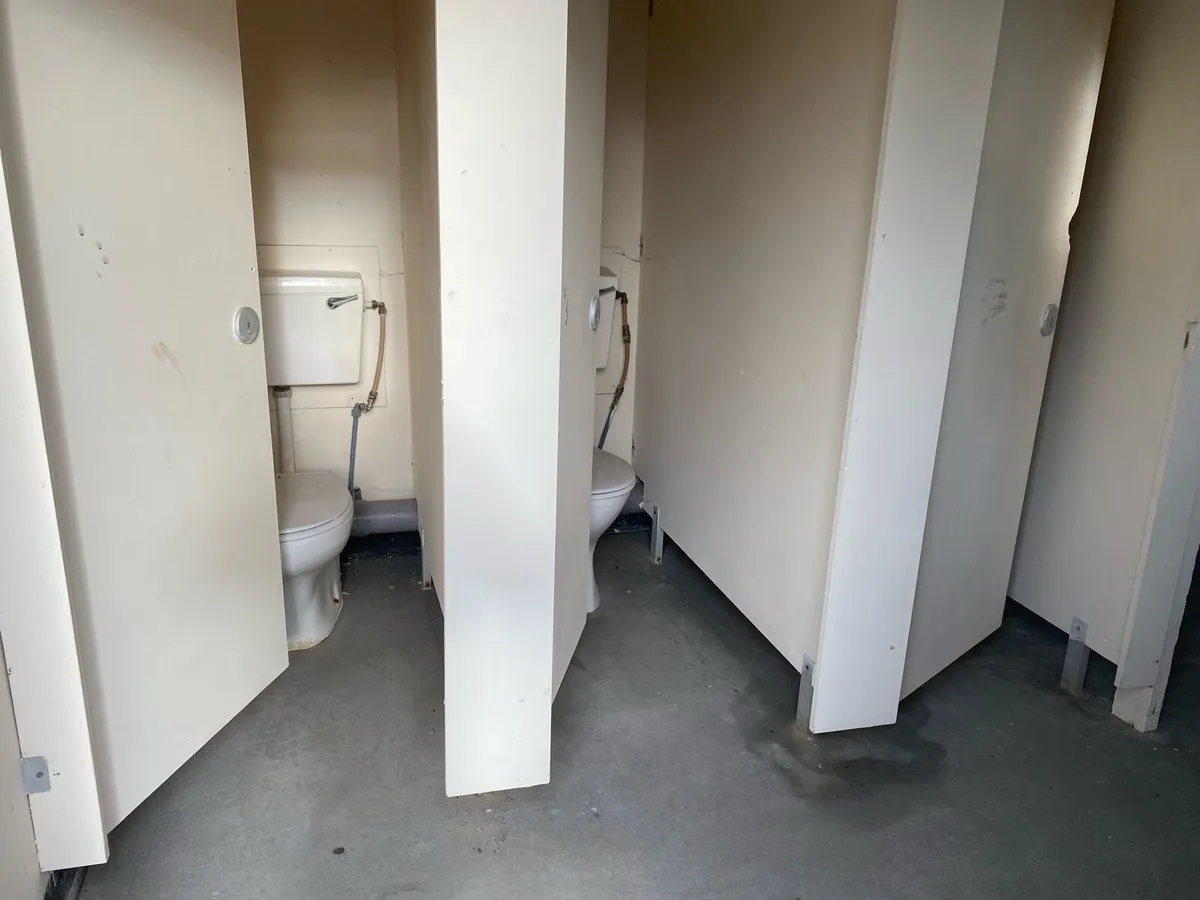 Toilet block - Image 4