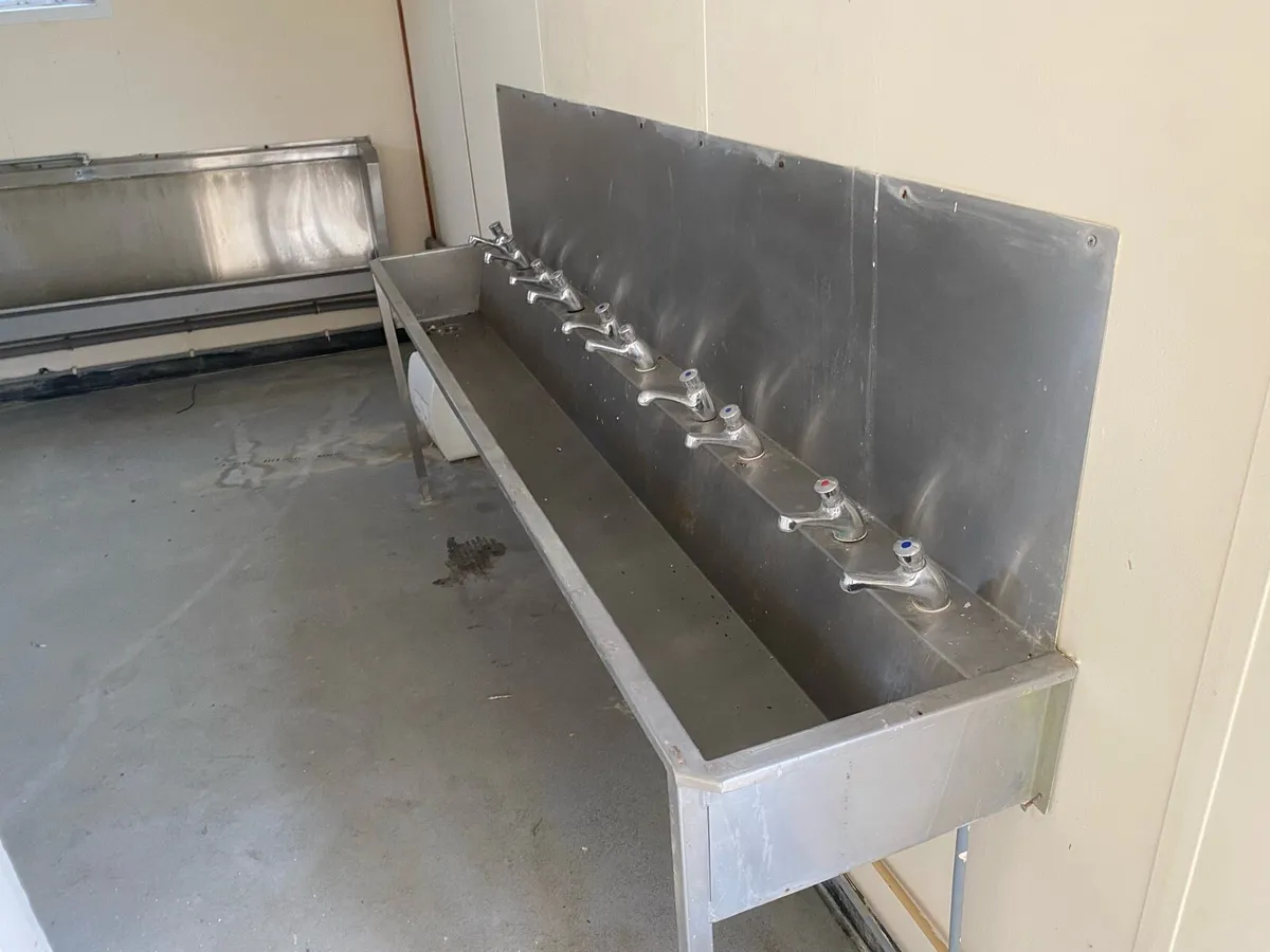 Toilet block - Image 3