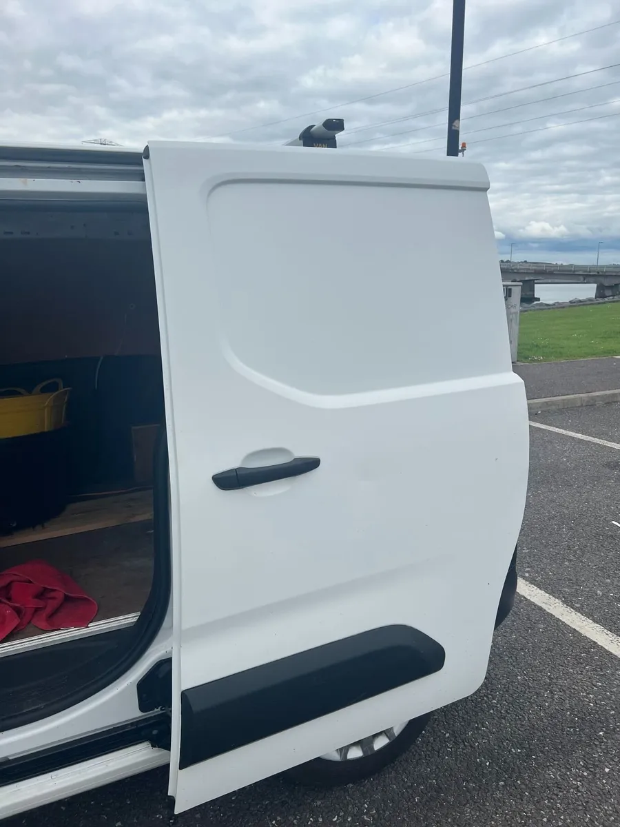 Citroen Berlingo 2021 - Image 2