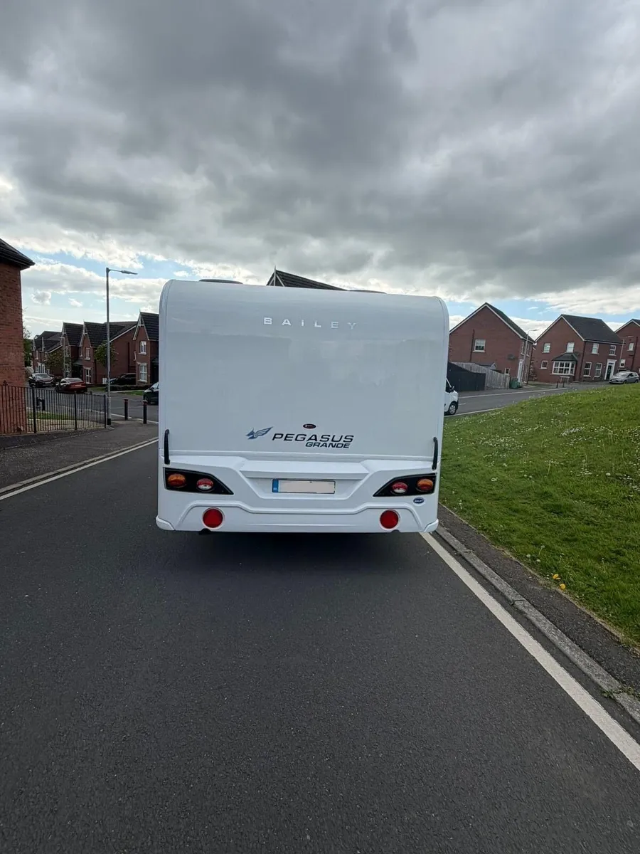 Caravan - Image 2