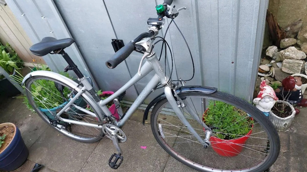 Giant CRS City Bike - Image 3