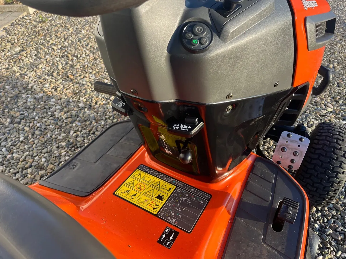 Husqvarna 42inch cut commercial ride on lawnmower - Image 4