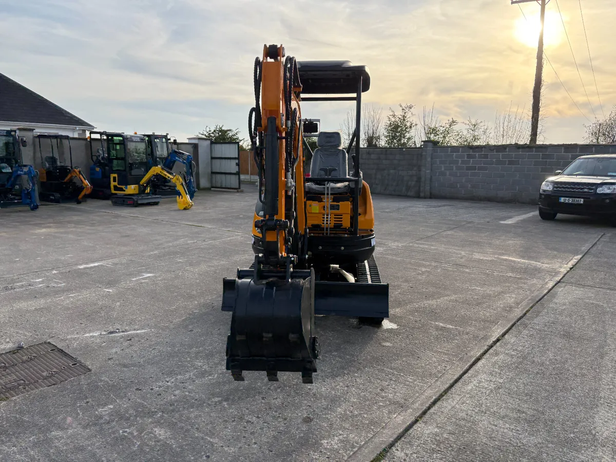 Kubota Powered MIVA VA30... 2.2 Ton Excavator... - Image 4