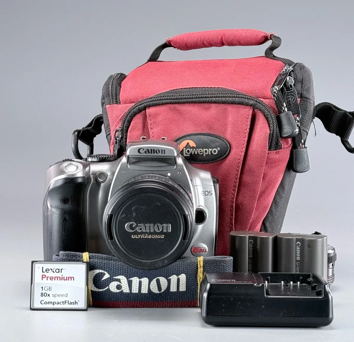 Canon EOS Digital Rebel XT DSLR Camera 35-80m lens - Image 1