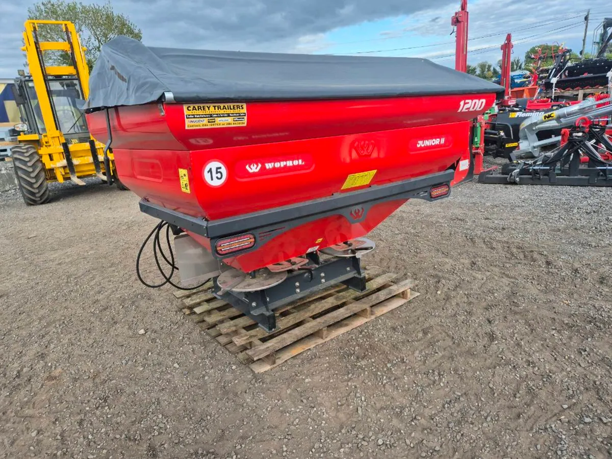 Fertilizer spreaders - Image 1
