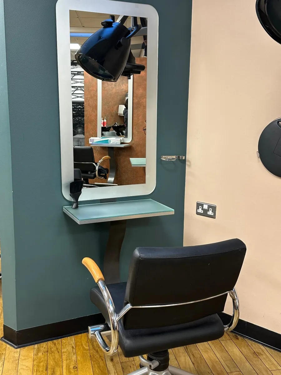 Hairdressing equipment - Image 3