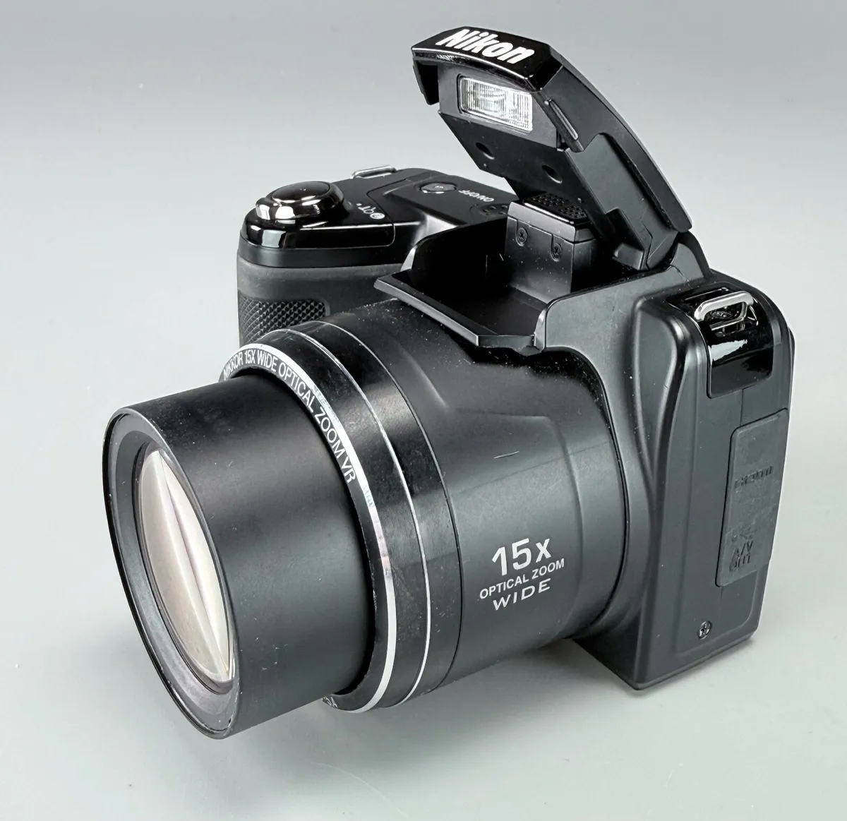 Nikon Coolpix L110  bridge-style digital camera - Image 2