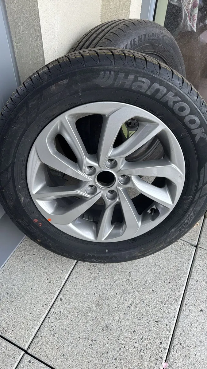 Goodride SW608 225/60 R17 99H Tyres - Image 1